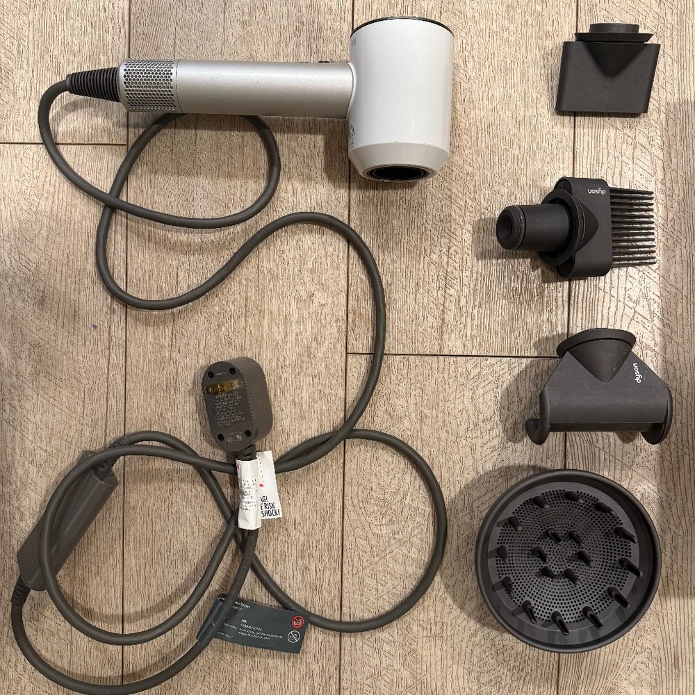 Dyson Supersonic™ hair dryer - BARELY USED!